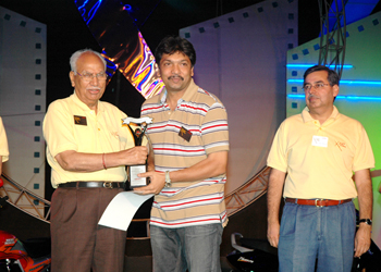 Phoenix Motors won the best service award by Heromotocorp.